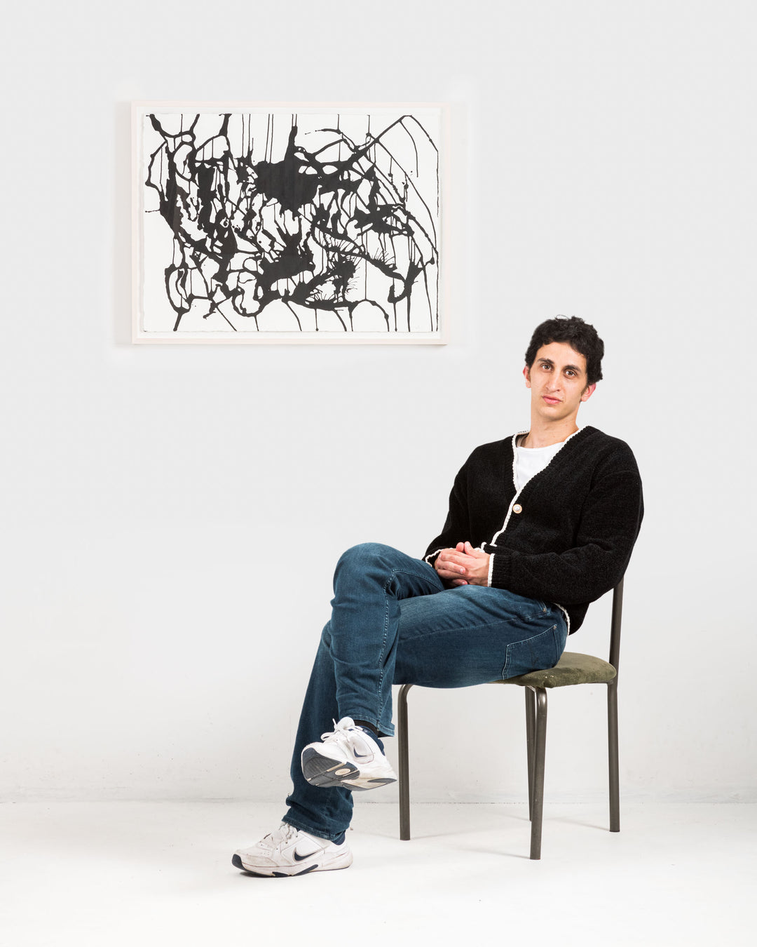 Discover the introspective drawings of Ali Khanafer  at Gems Montreal. Through repetition and fluid aesthetics, his works explore identity and the human condition.