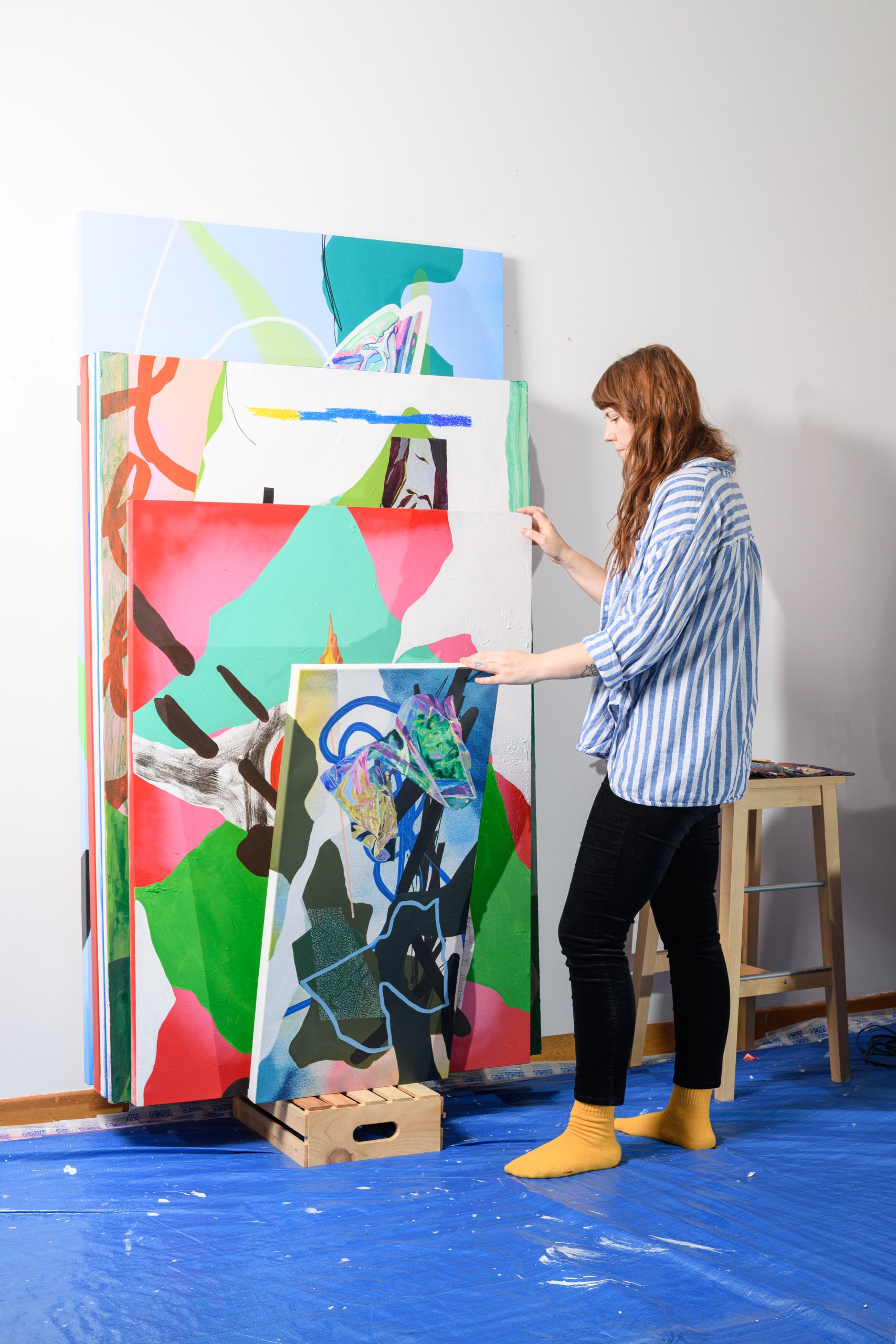 Muralist and painter Diane Roe explores human impact on nature through abstract compositions. Discover her large-scale, immersive works at Gems Montreal.