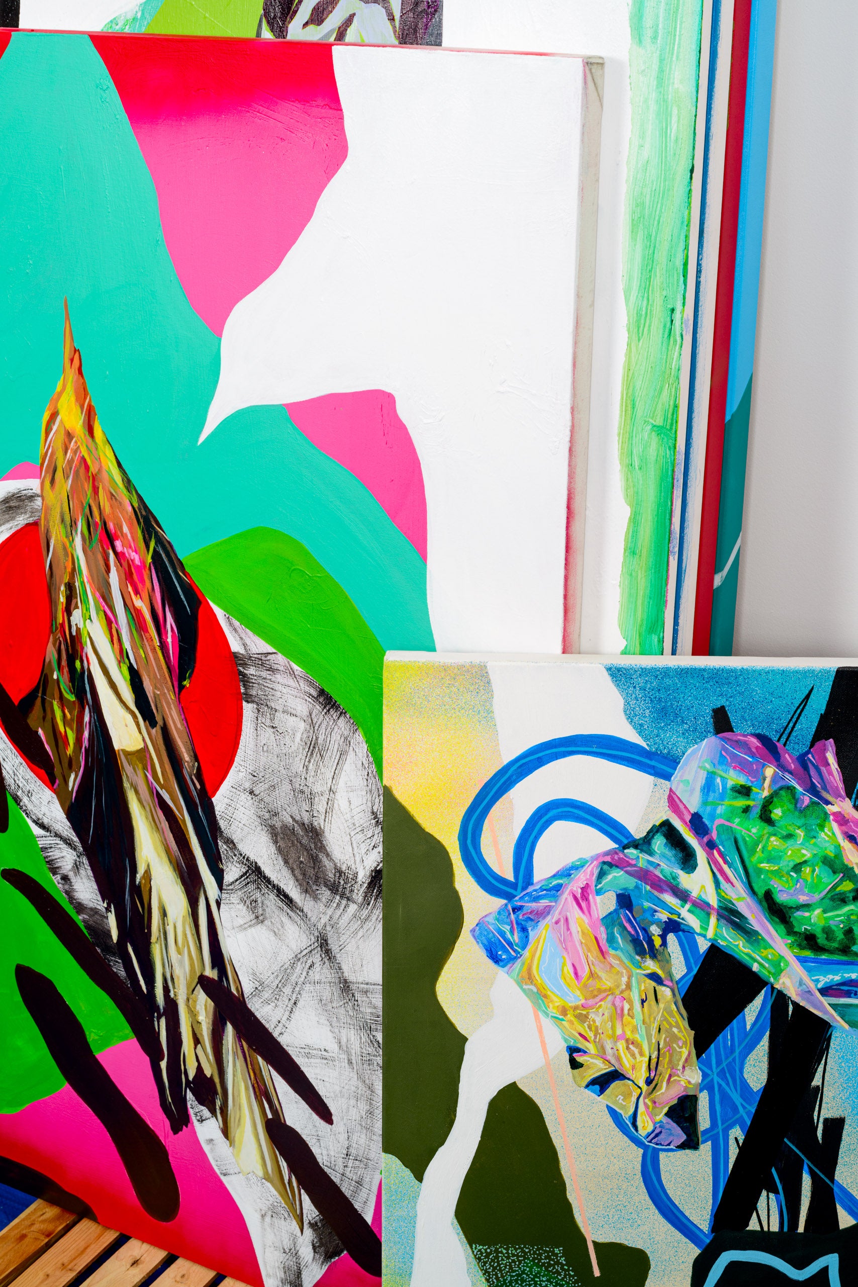 Muralist and painter Diane Roe explores human impact on nature through abstract compositions. Discover her large-scale, immersive works at Gems Montreal.